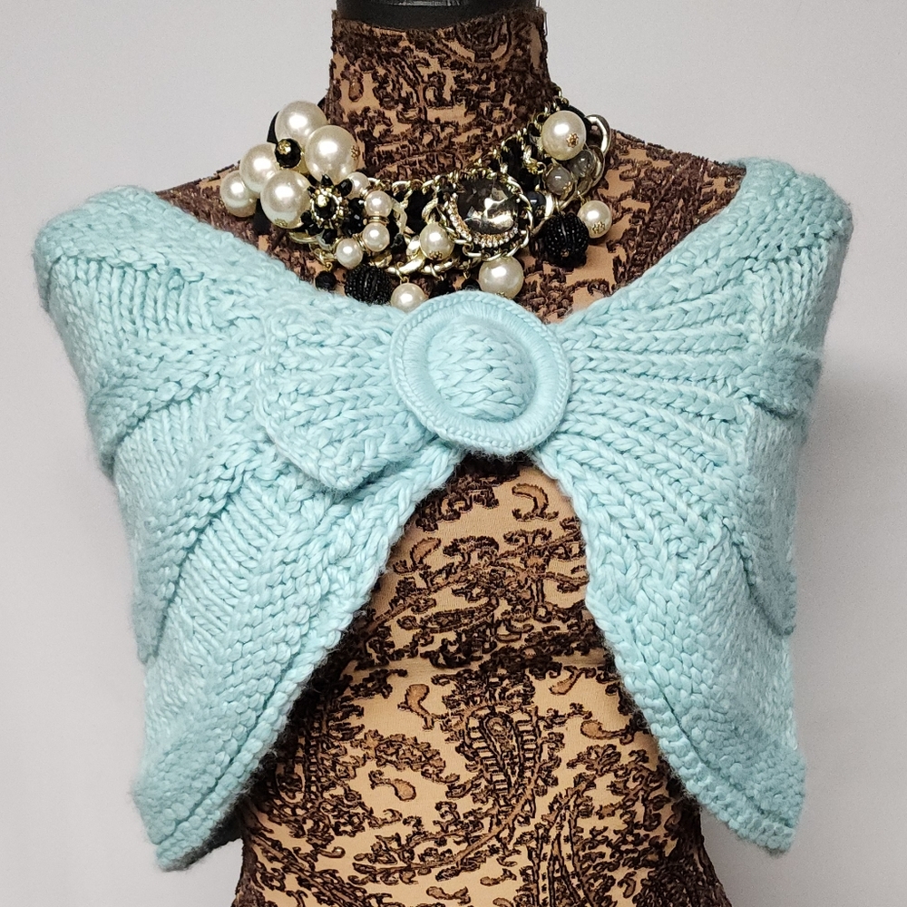 Y.A.R.N.S. Bolero Elegant Knit Sweater Wrap.  New.